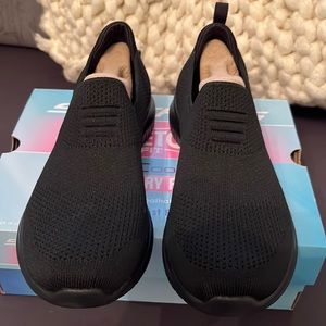NWT black Ultraflex, Harmonious slip-on sketchers